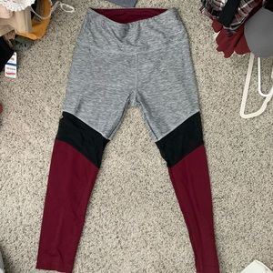 VICTORIA SECRET CROPPED LEGGINGS